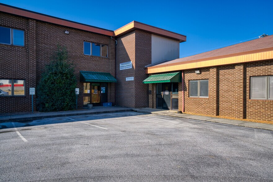 More Photos Of 1221 S Willow Ave, Cookeville Office Residential For Sale