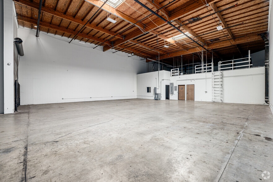 More Photos Of 4802 Littlejohn St, Baldwin Park Warehouse For Lease