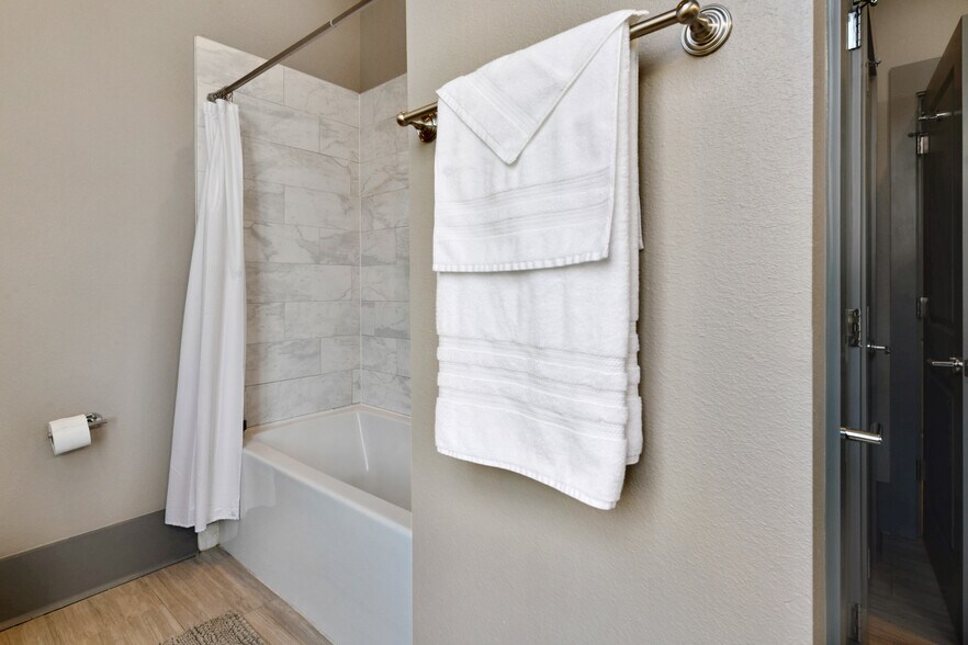 More Photos Of 309 Chartres St, New Orleans General Retail For Sale