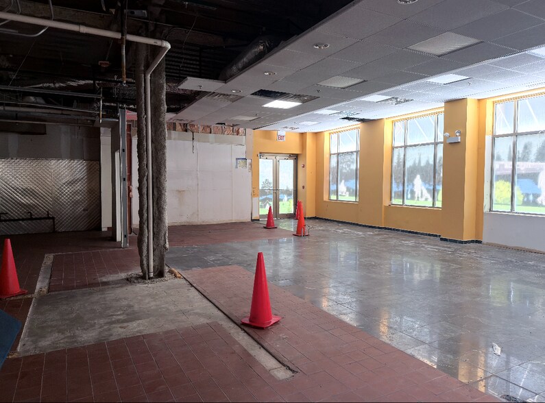 More Photos Of 115 Willow Blvd, Willow Springs General Retail For Lease
