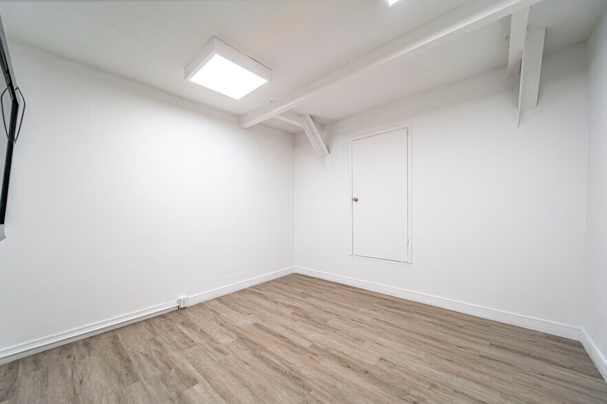 More Photos Of 1230 N Jefferson St, Anaheim Light Distribution For Sale