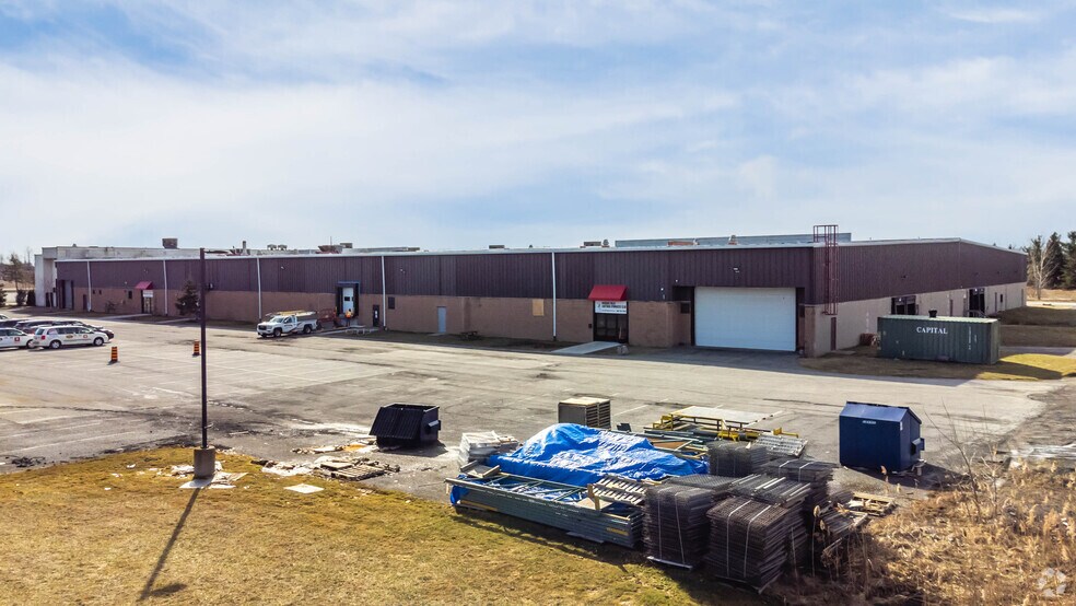 More Photos Of 9515 Montrose Rd, Niagara Falls Light Distribution For Lease