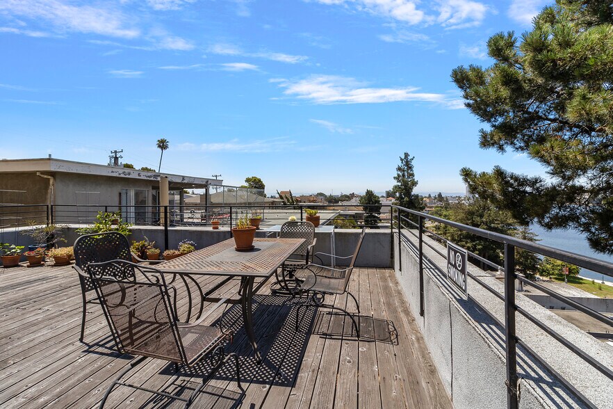 More Photos Of 479 Merritt Ave, Oakland Apartments For Sale