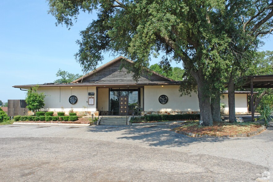 More Photos Of 131 New Warrington Rd, Pensacola Restaurant For Sale