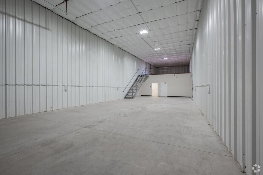 More Photos Of 10800 State Highway 191, Midland Manufacturing For Lease