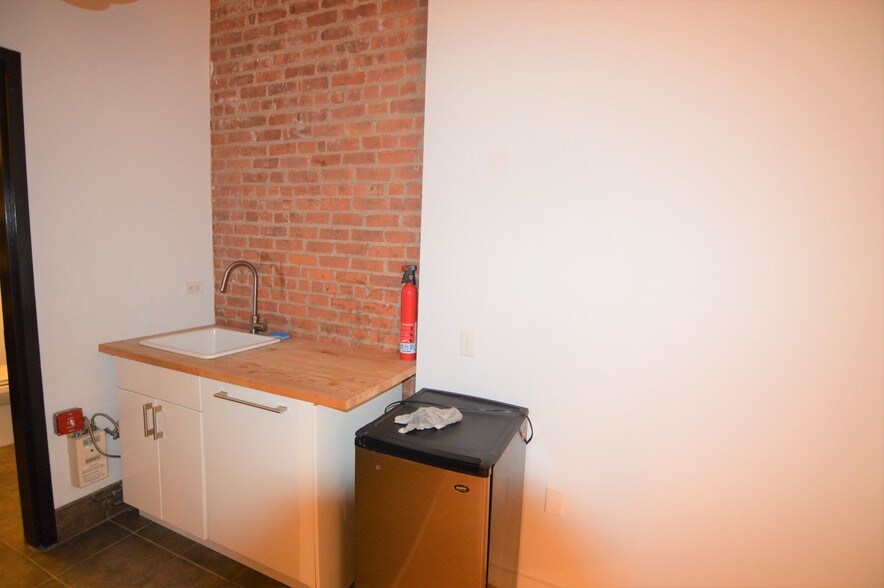 More Photos Of 190 N 14th St, Brooklyn Restaurant For Lease