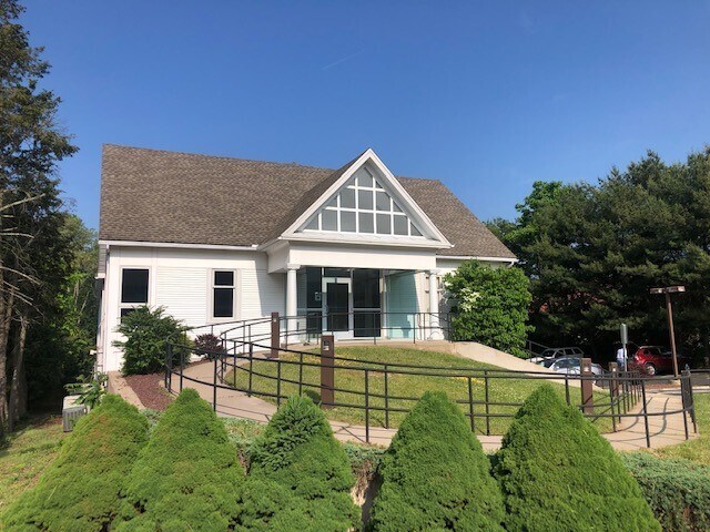 More Photos Of 300 Queen St, Southington Medical For Lease