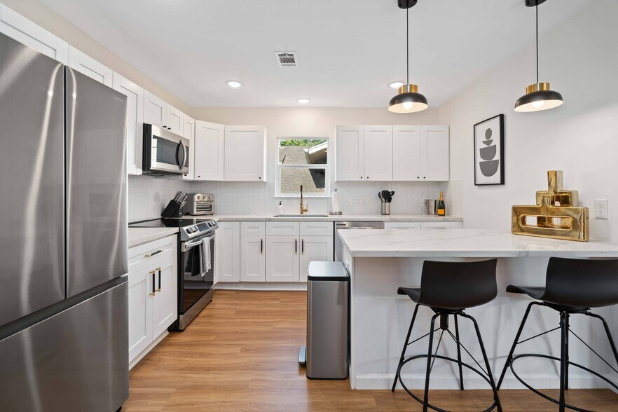 More Photos Of 2806 Rosewood St, Houston Multifamily For Sale