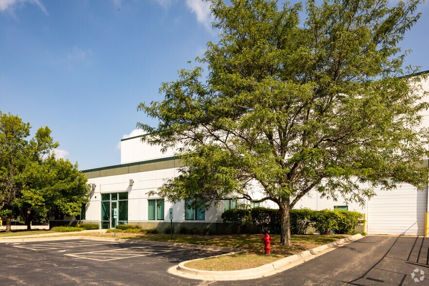 More Photos Of 420 37th Ave, St Charles Warehouse For Sale