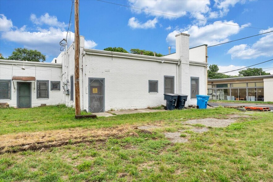 More Photos Of 2302 Melrose Ave NW, Roanoke Flex For Lease
