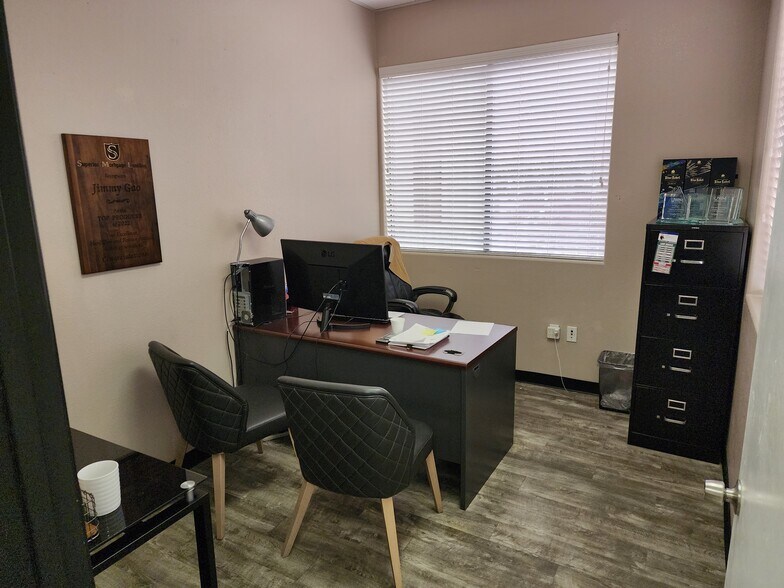 More Photos Of 8867 W Flamingo Rd, Las Vegas Office For Sale
