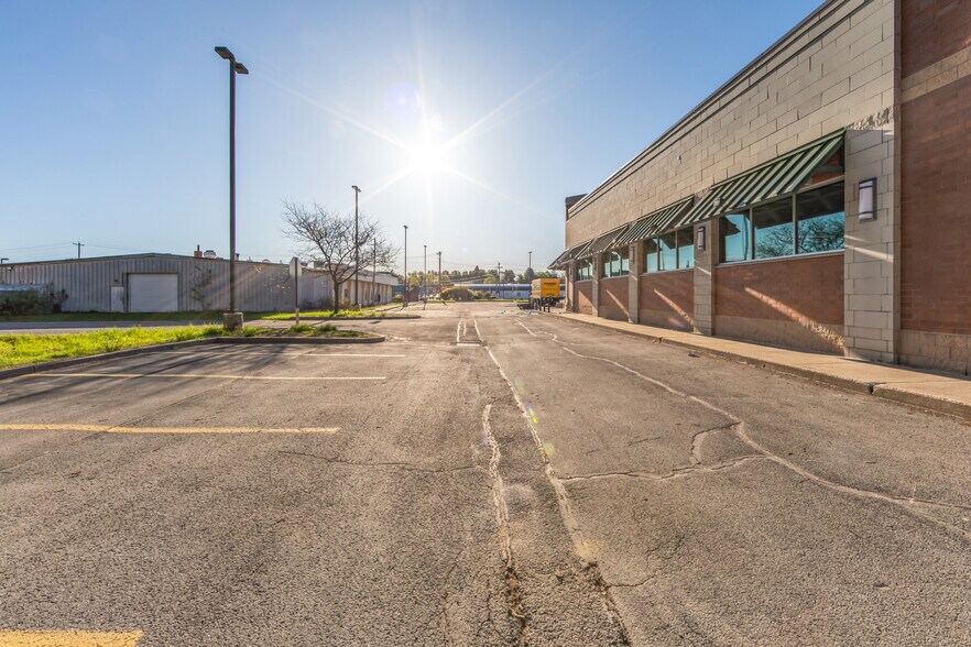 More Photos Of 173 Market St, Potsdam Drugstore For Lease