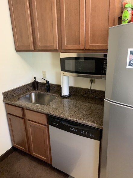 More Photos Of 4727-4729 Spottswood Ave, Memphis Office For Lease