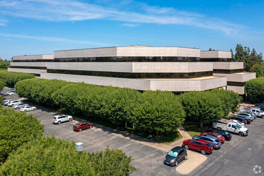 More Photos Of 5200 N Palm Ave, Fresno Unknown For Lease