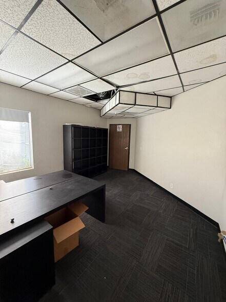 More Photos Of 7979-7989 Vickers St, San Diego Flex For Lease
