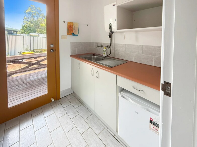 More Photos Of 453 Ocean Dr, Laurieton Office For Lease