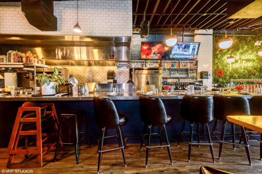 More Photos Of 1954 W Armitage Ave, Chicago Restaurant For Lease