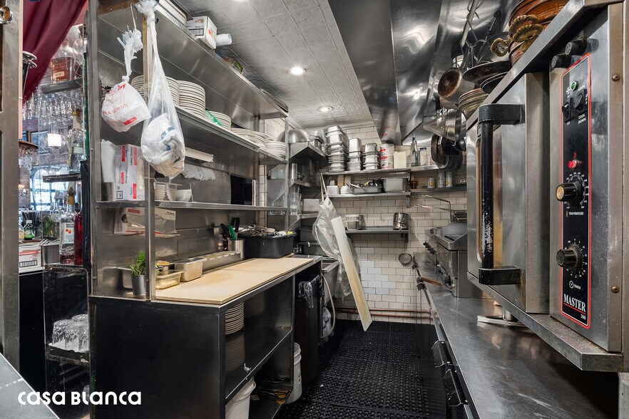 More Photos Of 41 Mercer St, New York Restaurant For Sale