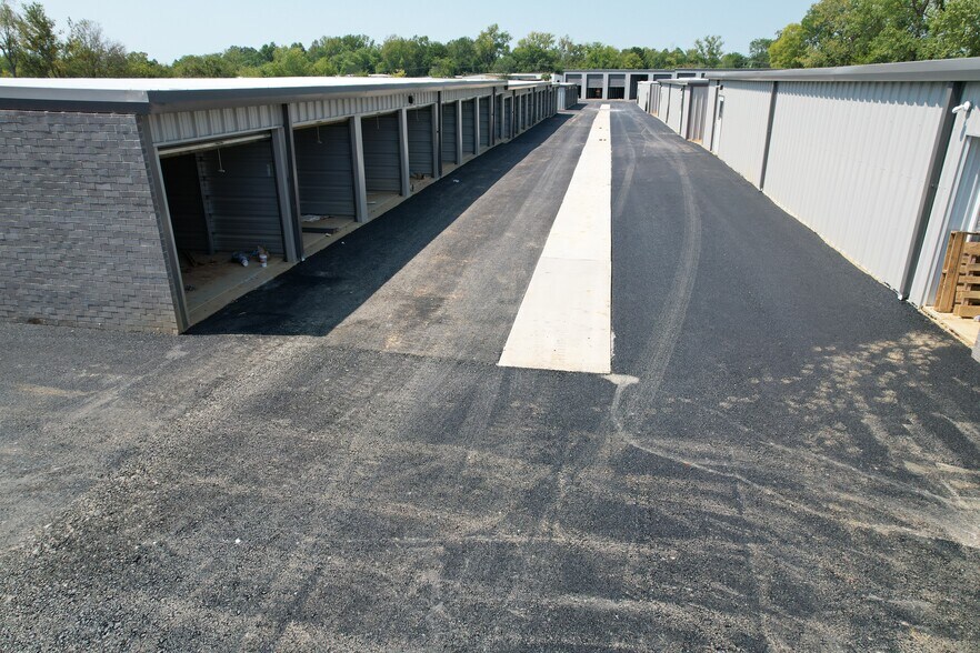 More Photos Of 711 Nicholas St, Elizabethtown Self Storage For Sale