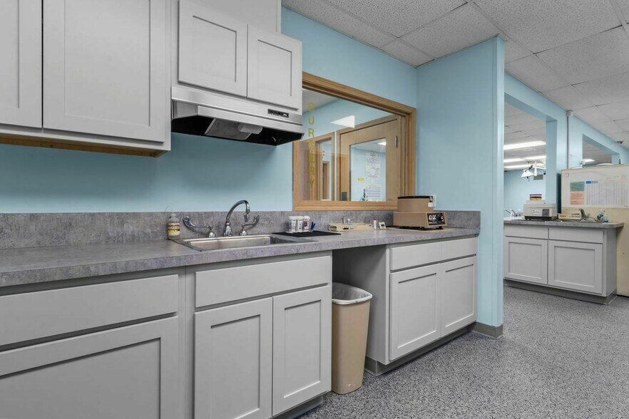 More Photos Of 150 Mensa Dr, Noblesville Office For Sale