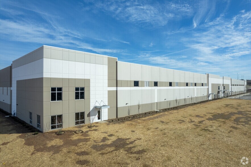 More Photos Of 261 Enka Heritage Parkway, Candler Distribution For Lease