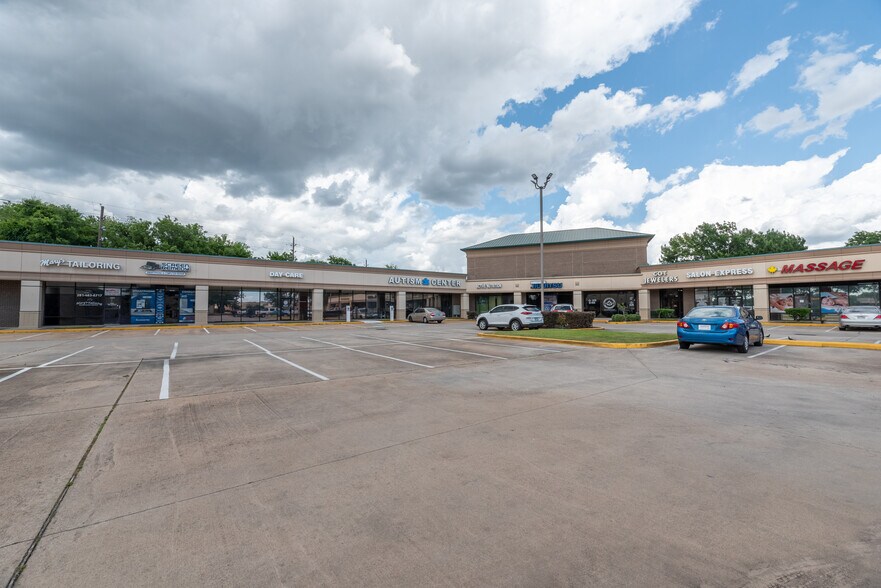 More Photos Of 8604-8686 N Hwy 6, Houston Unknown For Lease
