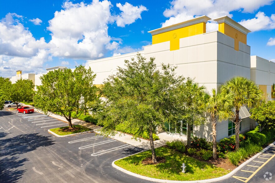 More Photos Of 4020 NW 126th Ave, Coral Springs Distribution For Lease
