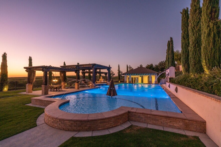 More Photos Of 16073 Highway 65, Bakersfield Winery Vineyard For Sale