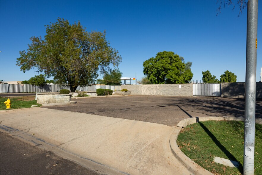 More Photos Of 6097 N 57th Dr, Glendale Warehouse For Sale