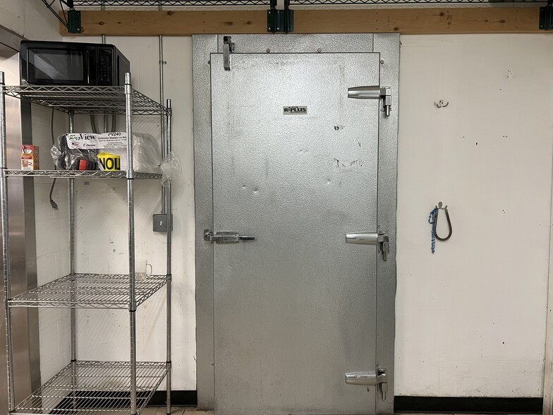 More Photos Of 442 Peace Portal Dr, Blaine Restaurant For Lease