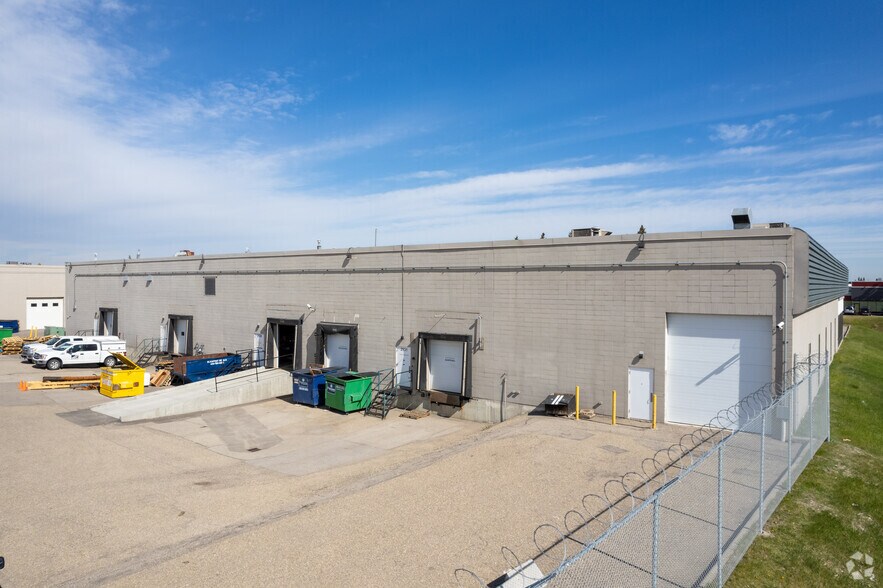 More Photos Of 2919-2929 5th Ave NE, Calgary Service For Lease