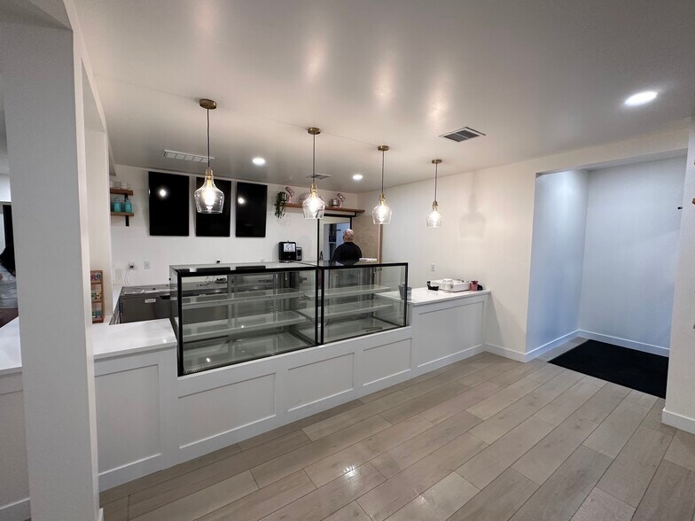 More Photos Of 8730 SE Woodstock Blvd, Portland Freestanding For Sale