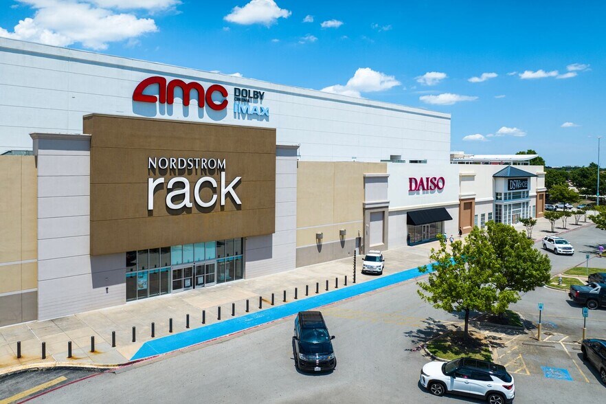 More Photos Of 3811-3891 S Cooper St, Arlington Unknown For Lease