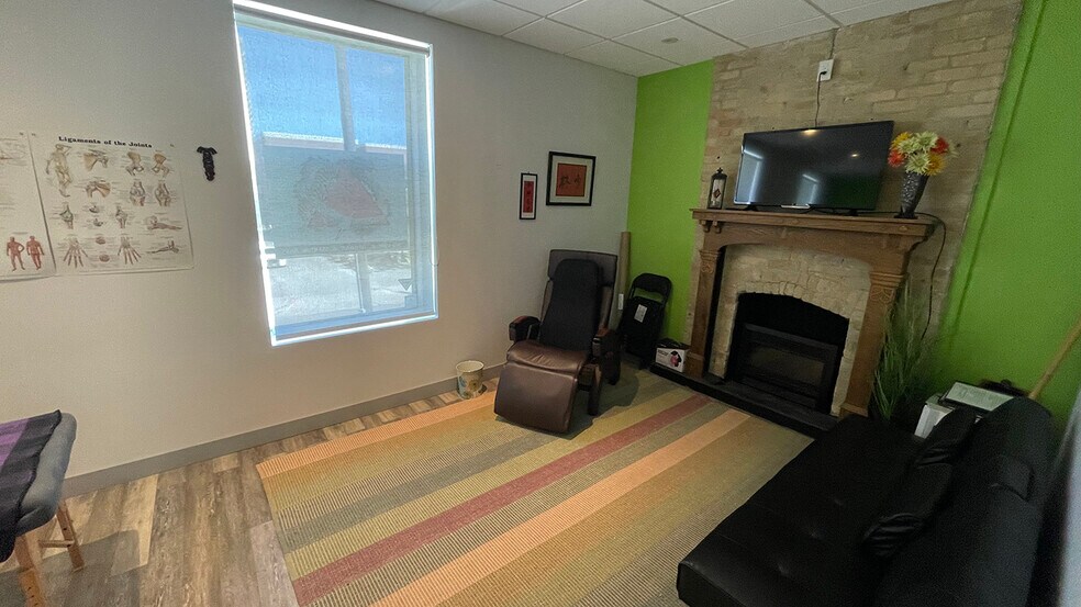 More Photos Of 478 River Av, Winnipeg Flex For Lease