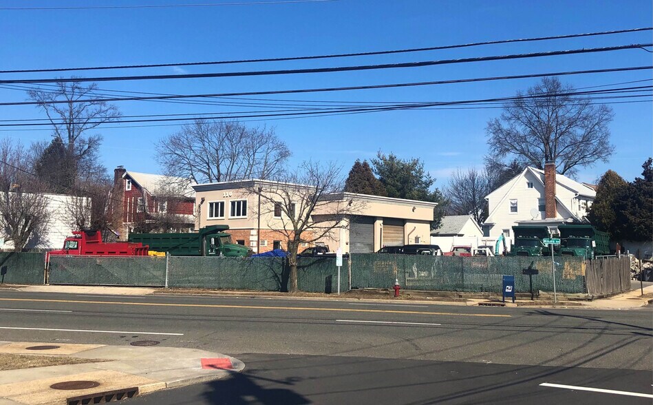 More Photos Of 110 Mineola Ave, Roslyn Heights Light Distribution For Sale