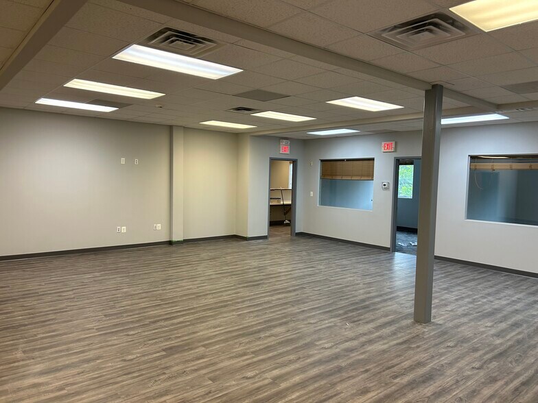 More Photos Of 207 Commercial Ct, Morganville Medical For Lease