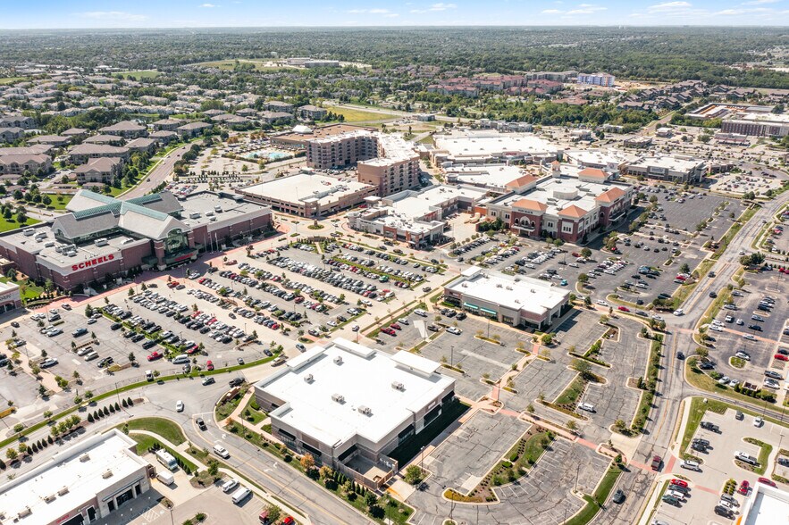 More Photos Of 6401 W 135th St, Overland Park Freestanding For Lease