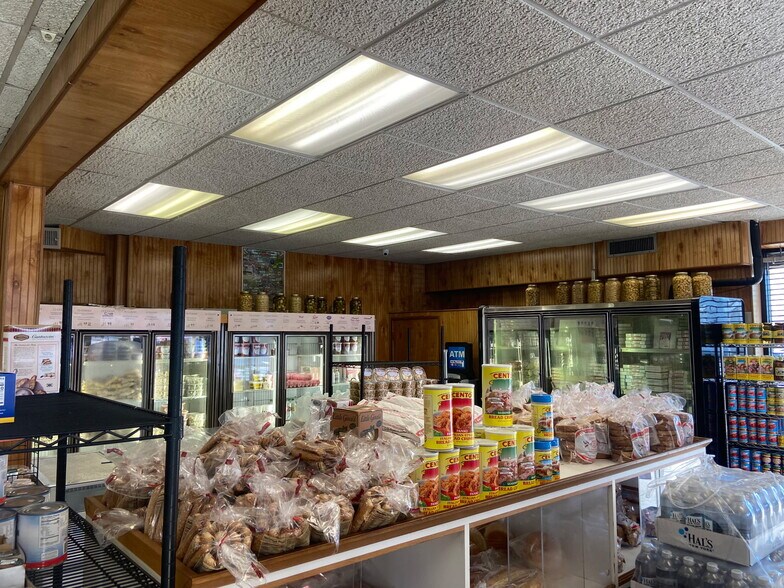 More Photos Of 3812-3824 E Tremont Ave, Bronx Storefront For Lease