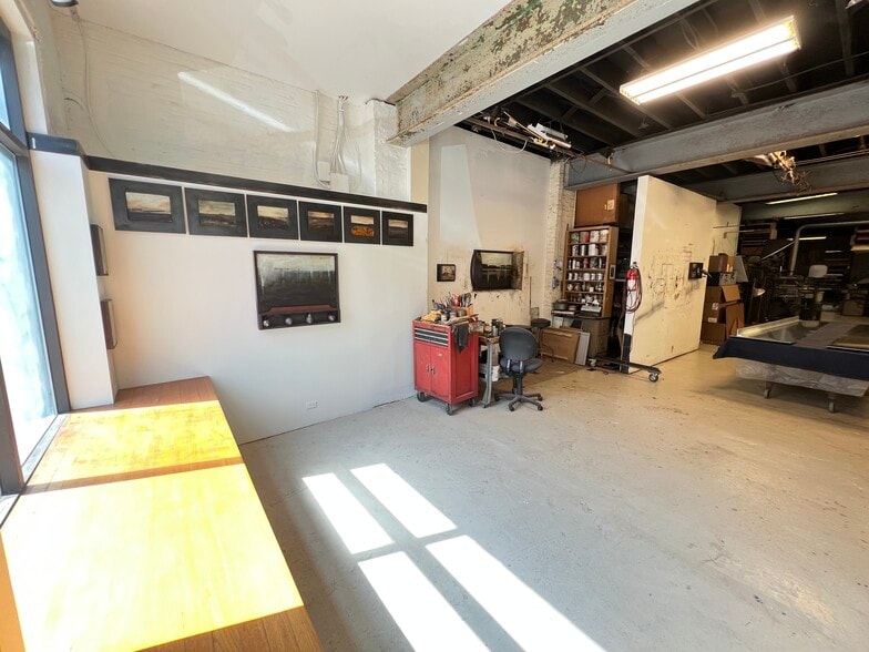 More Photos Of 1438-1442 Light St, Baltimore Showroom For Sale