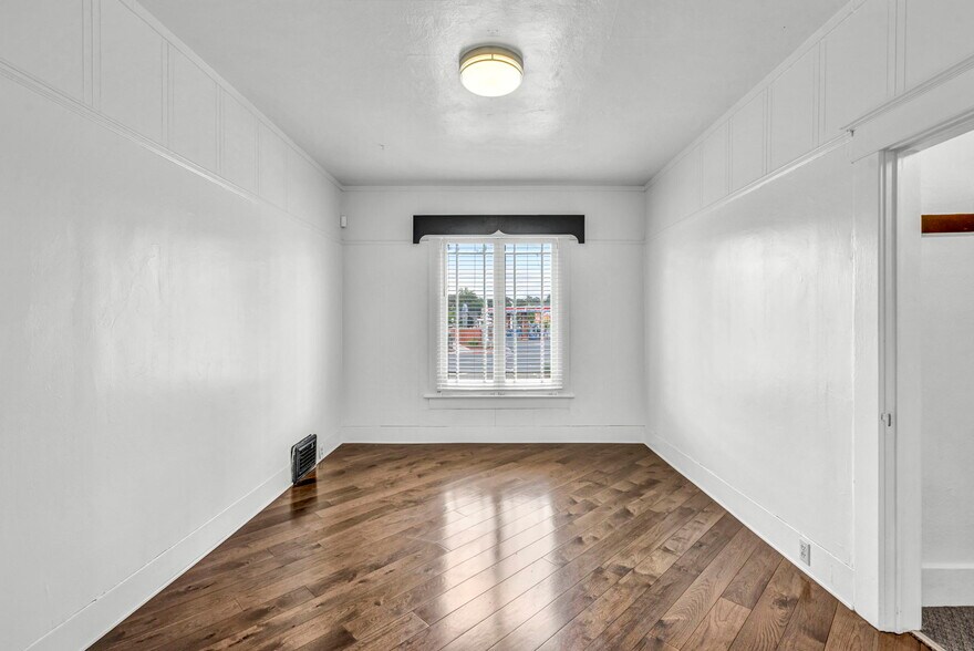 More Photos Of 72 Burns St, Reno Storefront Retail Residential For Lease