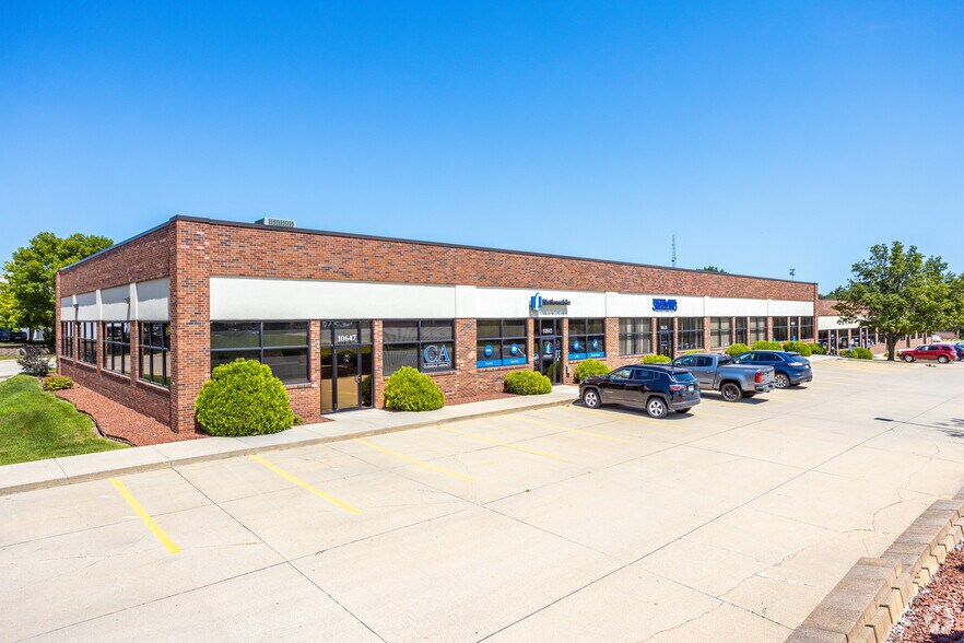 More Photos Of 10607-10647 Justin Dr, Urbandale Flex For Lease