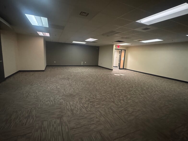 More Photos Of 2815 Pennsylvania Ave, Lansing Medical For Sale