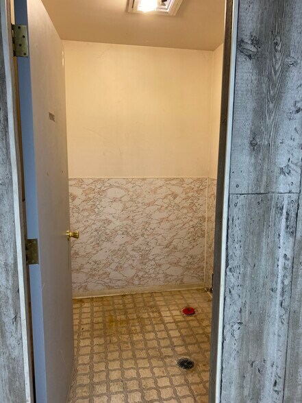 More Photos Of 3909 Witmer Rd, Niagara Falls Freestanding For Lease