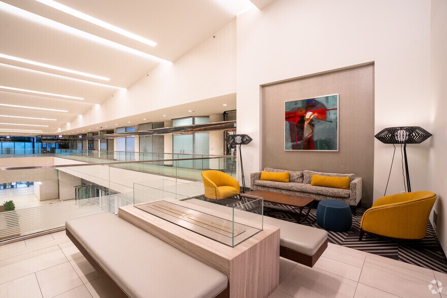 More Photos Of 203 N LaSalle St, Chicago Office For Lease