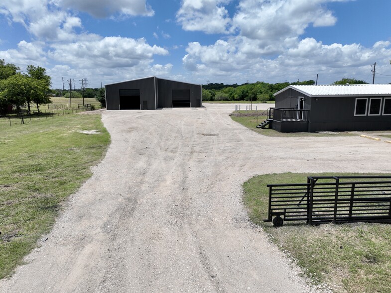 More Photos Of 4528 S Interstate 35, Alvarado Warehouse For Lease