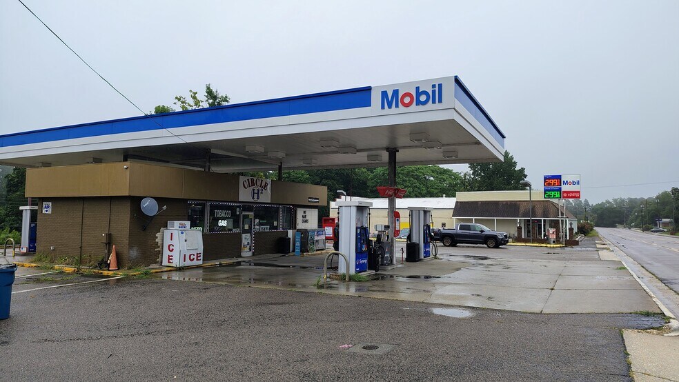 More Photos Of 401 Monroe St, Carthage Convenience Store For Sale