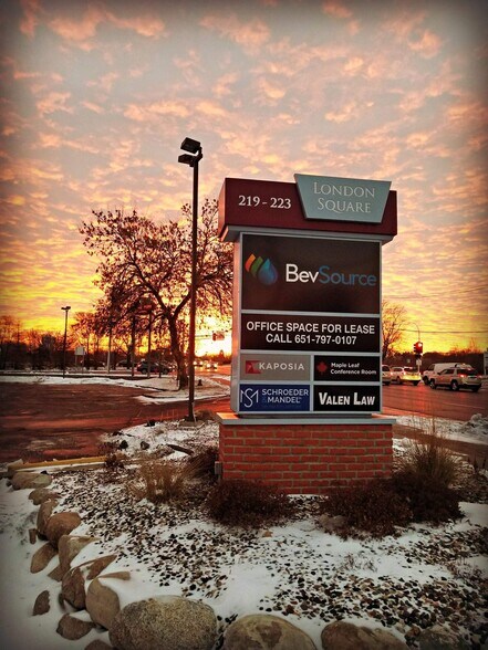 More Photos Of 219-223 Little Canada Rd E, Saint Paul Office For Lease
