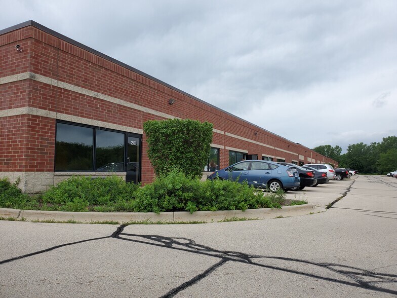 More Photos Of 1330 Crispin Dr, Elgin Warehouse For Lease