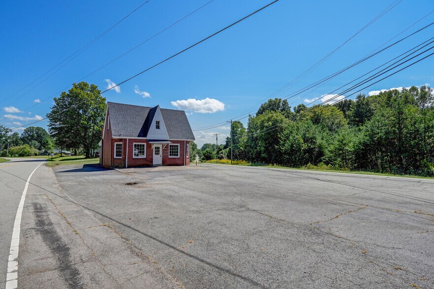 More Photos Of 122 NC Highway 700, Eden Auto Dealership For Sale