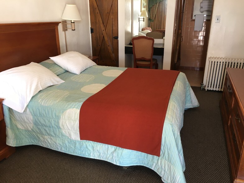 More Photos Of 1022 W Lincolnway, Cheyenne Hotel For Sale